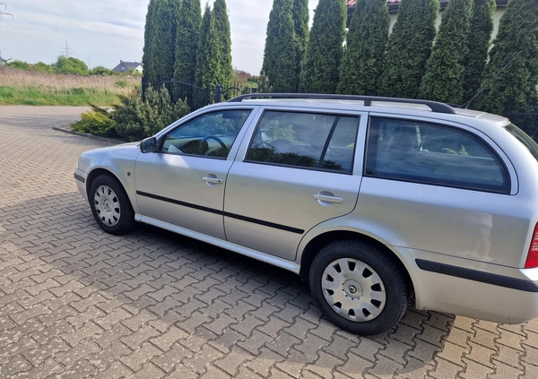 Skoda Octavia cena 12000 przebieg: 390000, rok produkcji 2010 z Szczecin małe 22